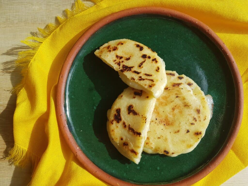 Arepas de Queso Colombianas (Cheese-Stuffed Corn Cakes)