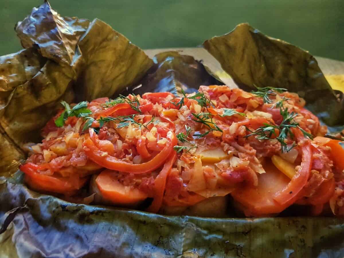 Vegetables Wrapped In Banana Leaf - Vecina Vegetariana