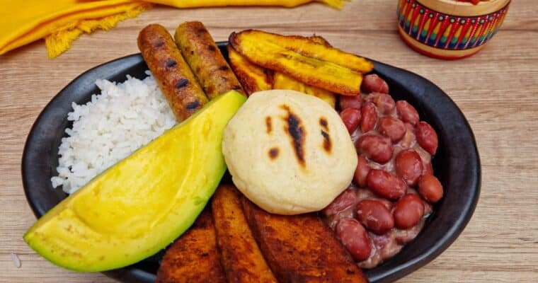 7 Versiones Vegetarianas de Comida Colombiana